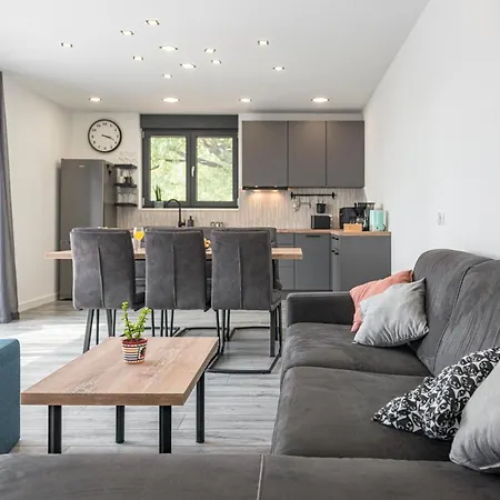 Family Nest Apartament *