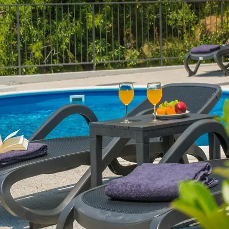 Family Nest 믈리니