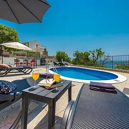 Apartment Family Nest Mlini