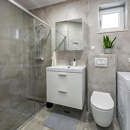 Family Nest Apartment Mlini