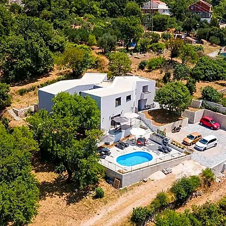 Apartment Family Nest Mlini