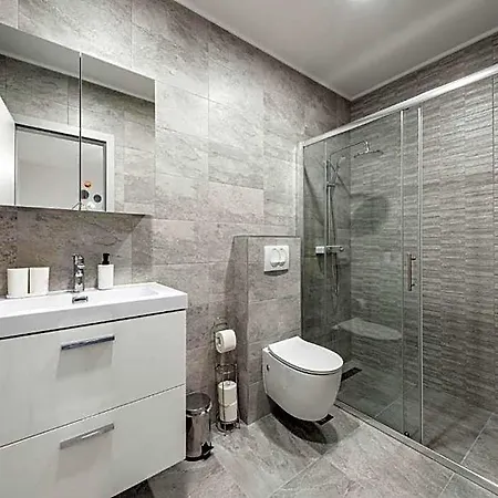 Apartment Family Nest Mlini