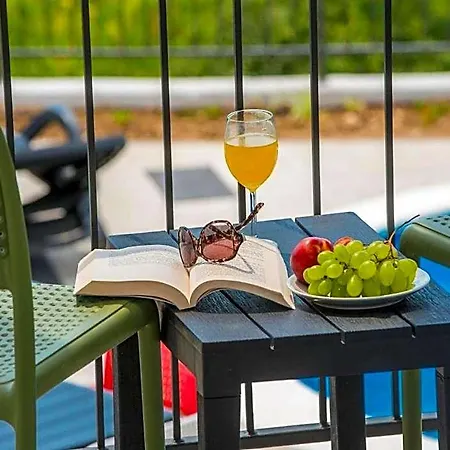 Apartment Family Nest Mlini