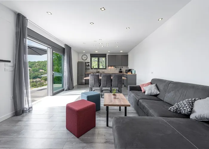 Apartment Family Nest Mlini